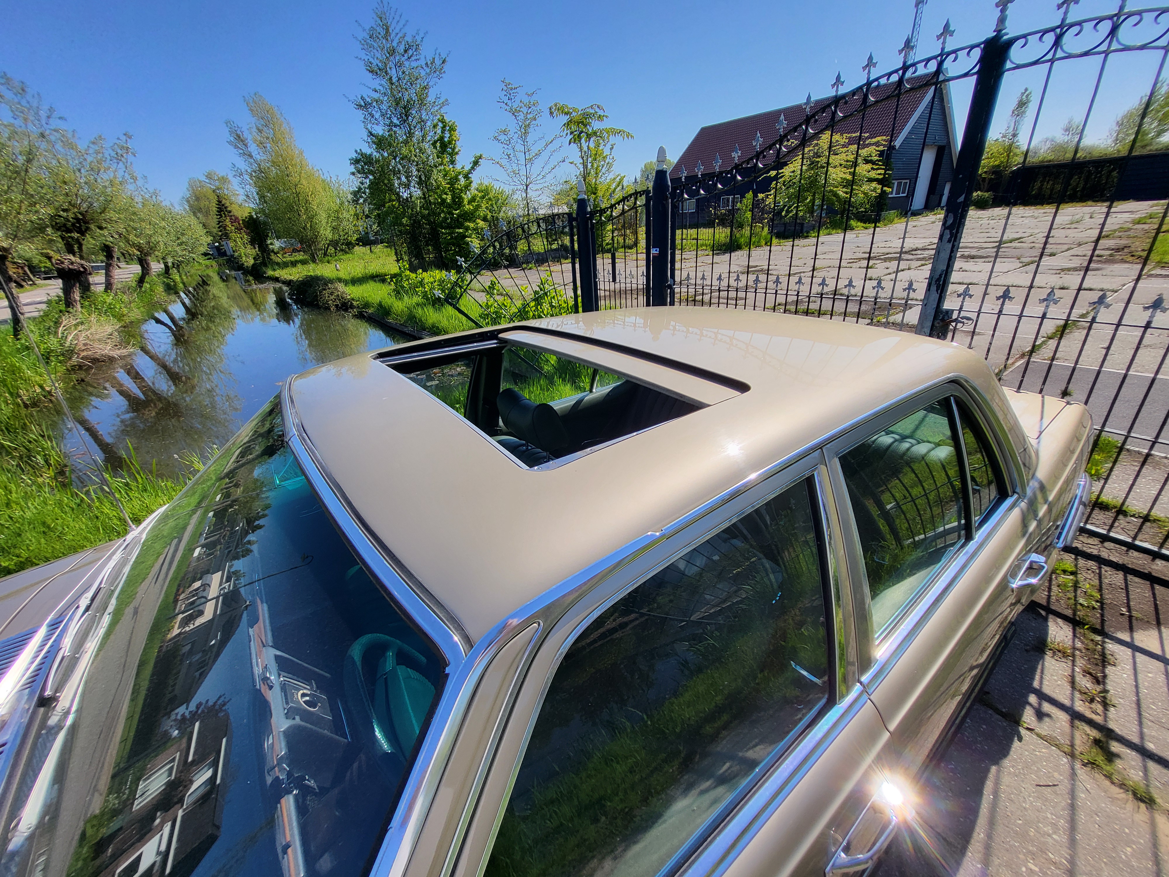 Mercedes W116 Sedan 1975