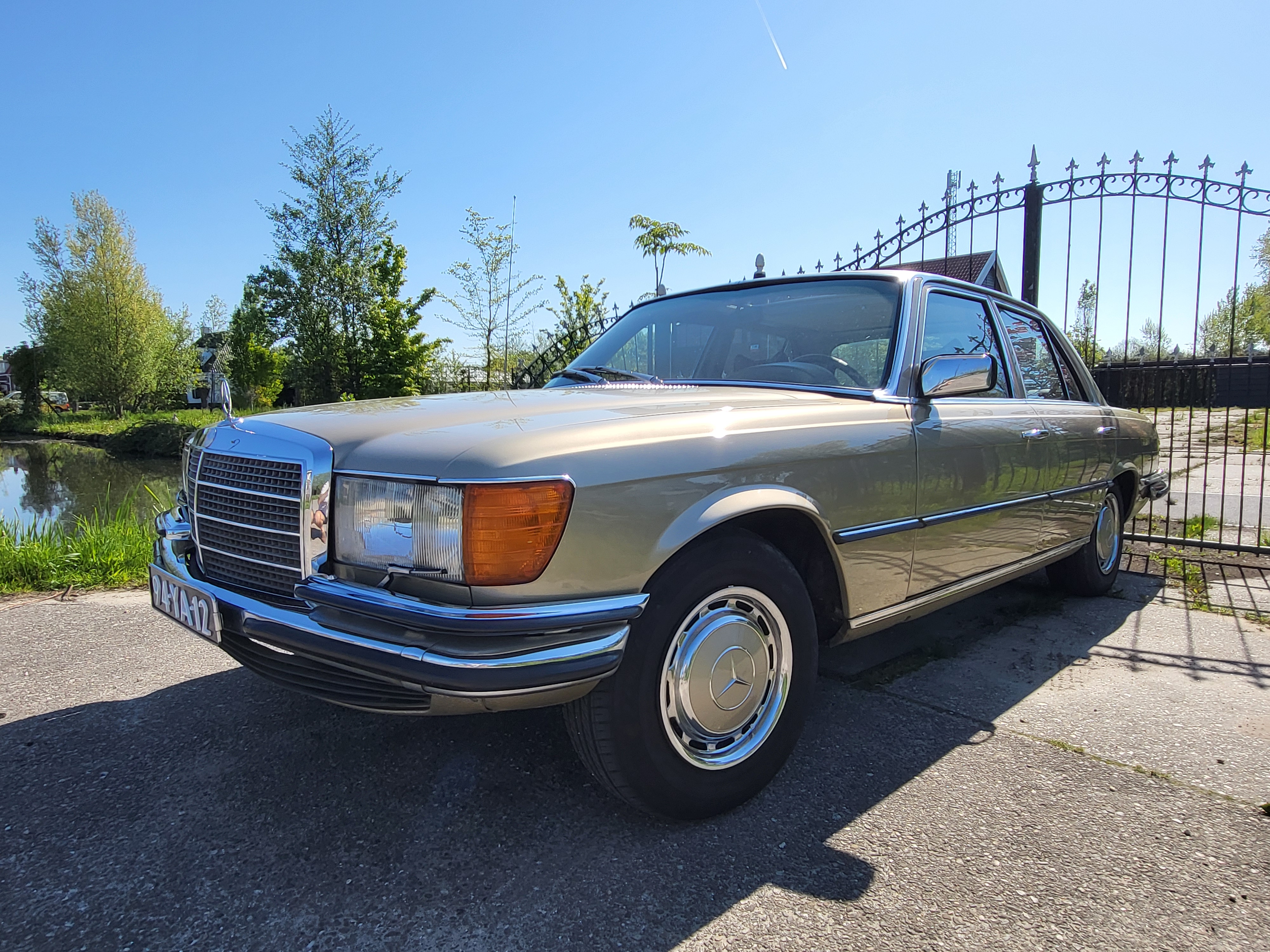 Mercedes W116 Sedan 1975