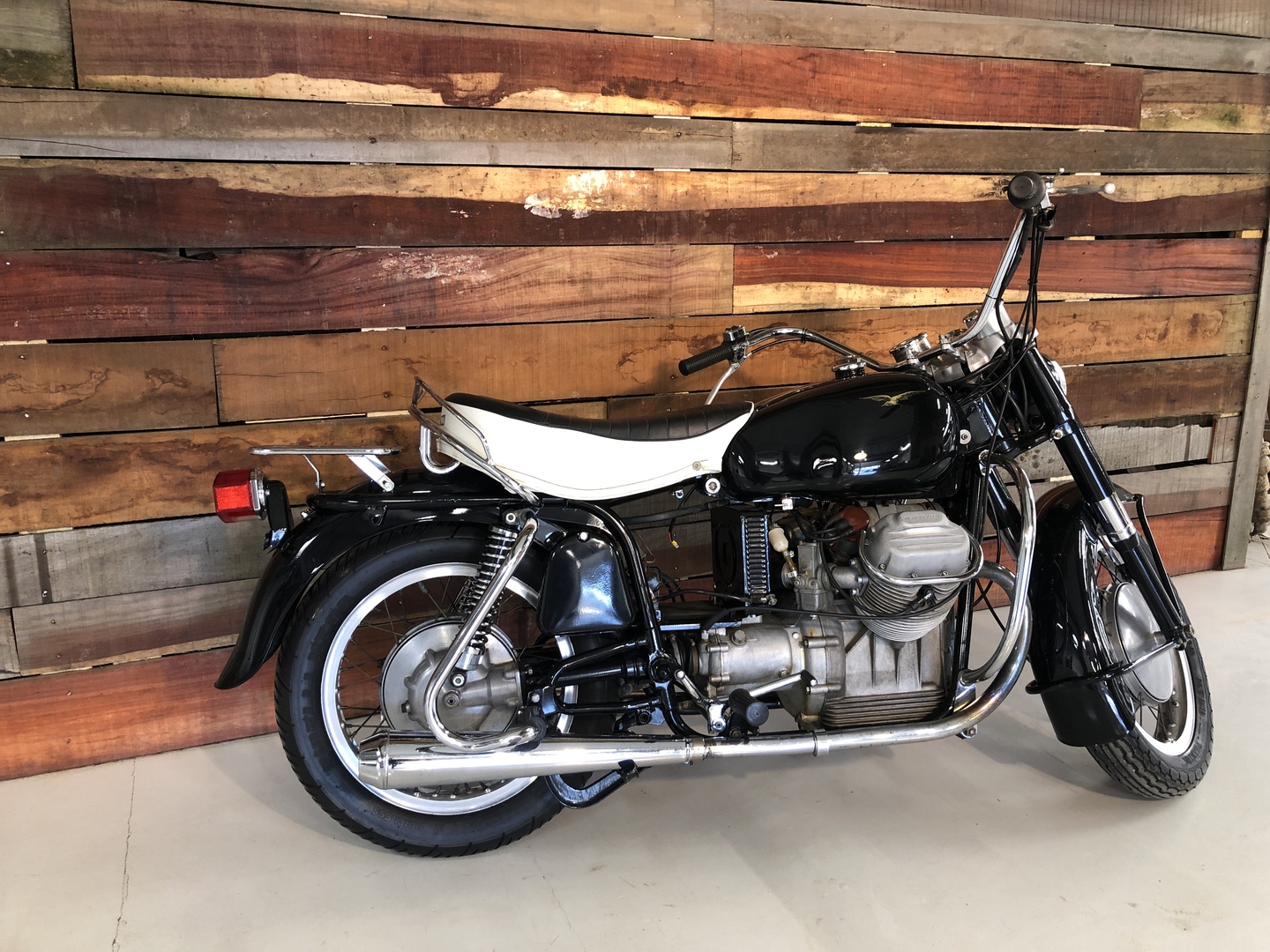 Moto-Guzzi V7 special UK 1969