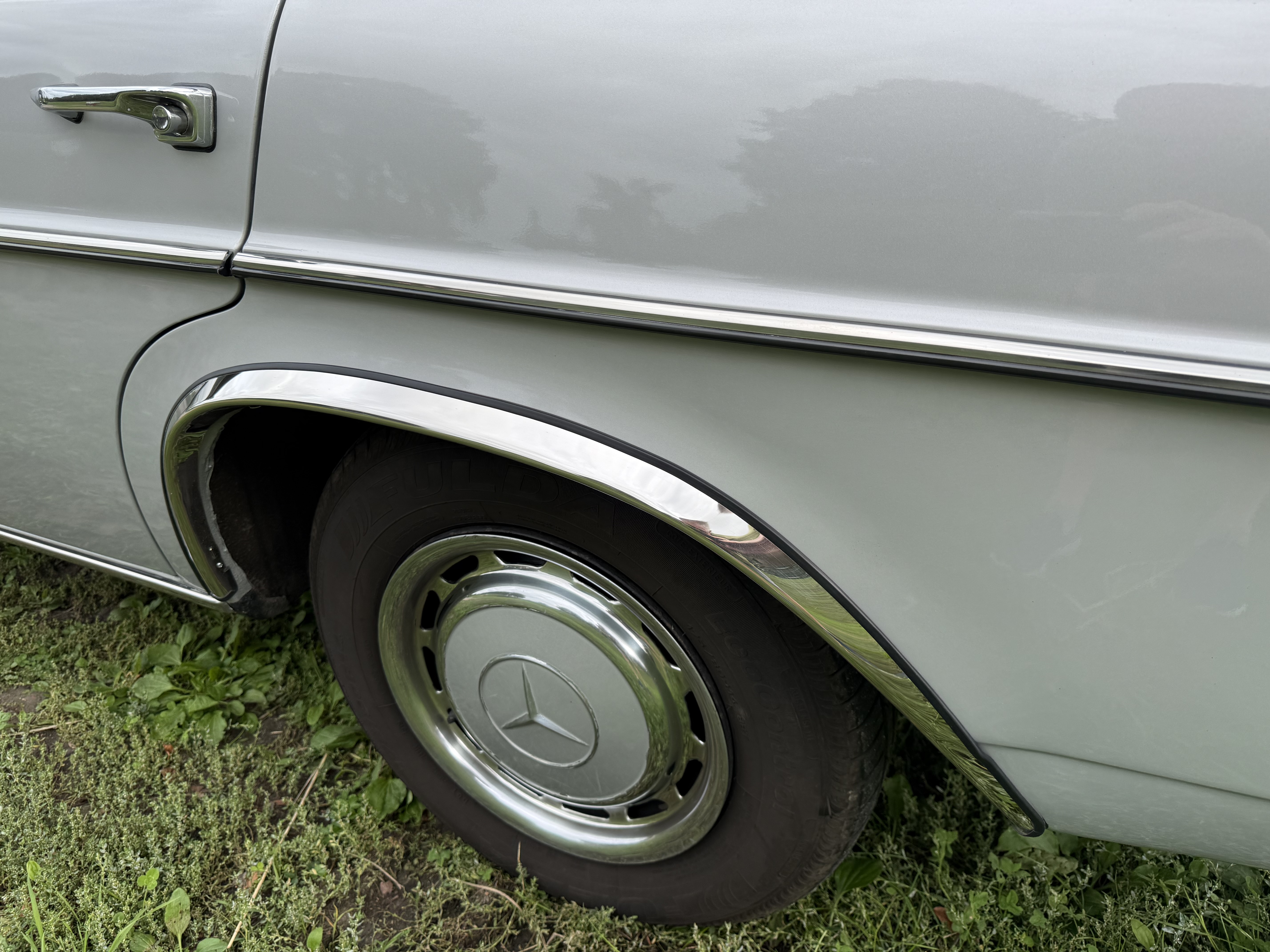 Mercedes-Benz 1975