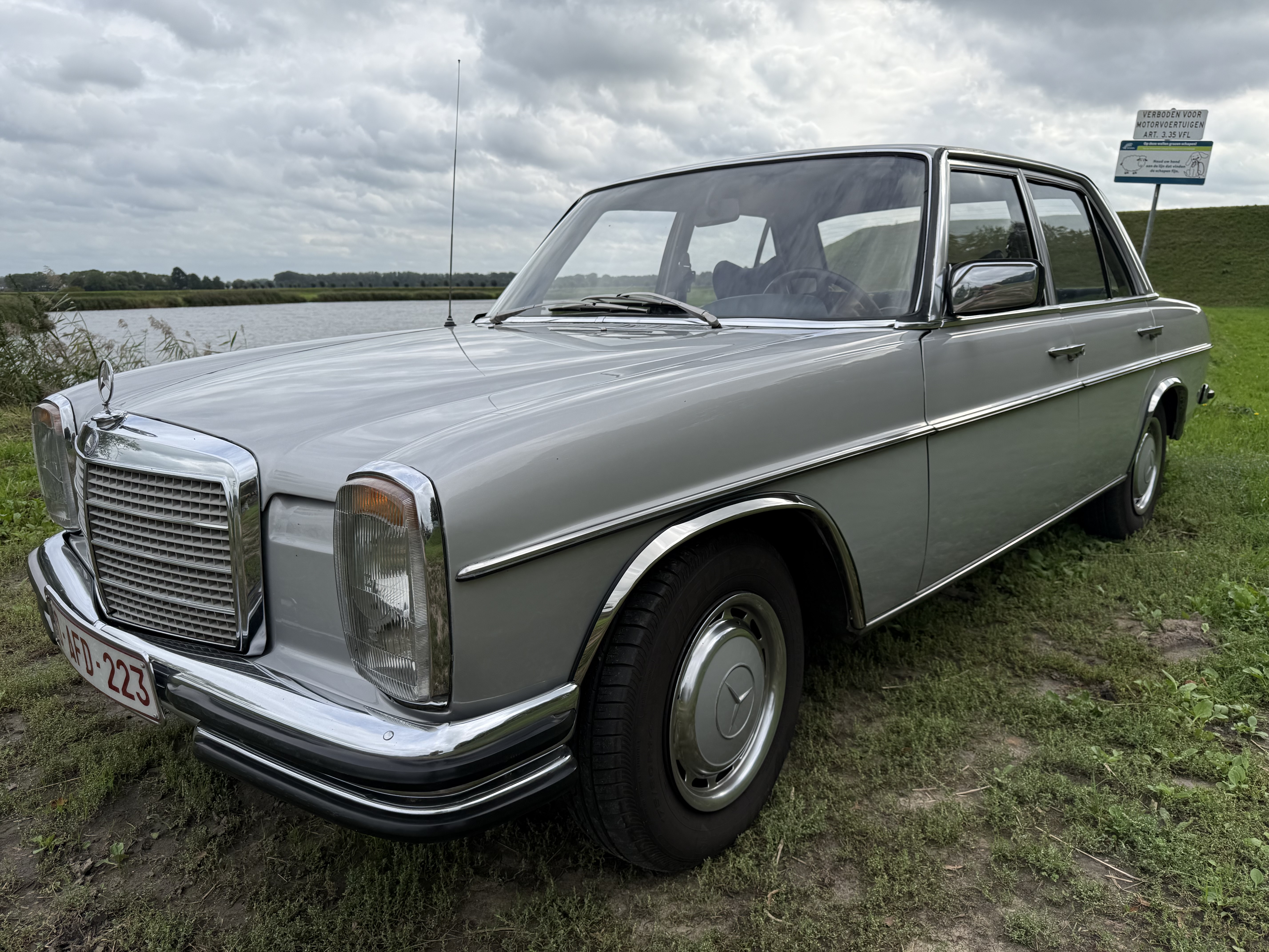 Mercedes-Benz 1975