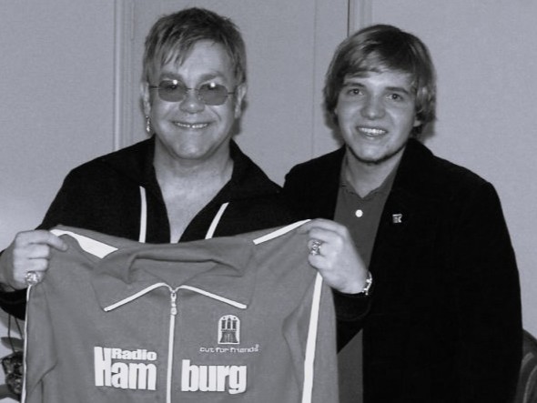Das Bild zeigt Elton John und Gunnar Astrup.