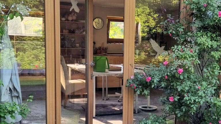 Itzehoe: ATELIERBESUCH MIT KAFFEETAFEL