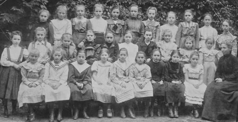 Eutin: Zucht, Erziehung oder Bildung? – Initiation von Weiblichkeit in Holstein zwischen 1810 und 1914