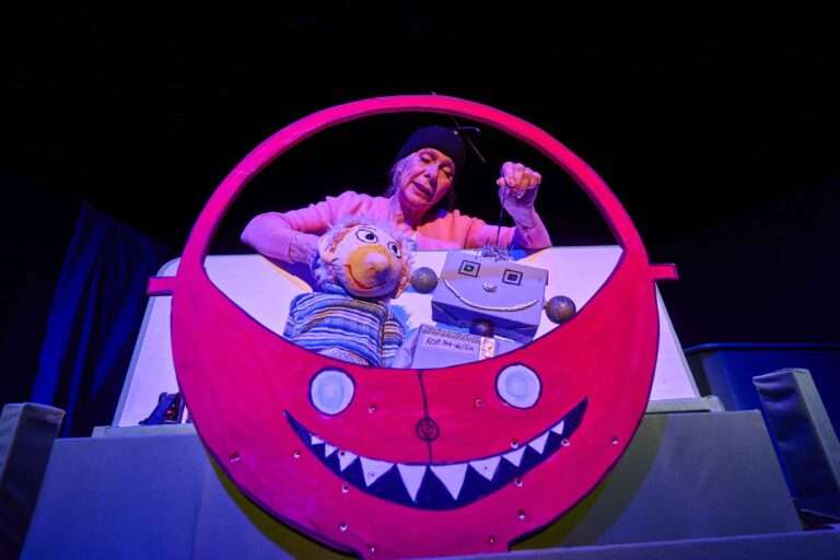 SH Landestheater | Rendsburg: ROBBI, TOBBI UND DAS FLIEWATÜÜT