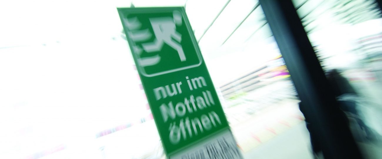 bauen fluchttuere_dekra