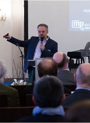 Prof. Dr. Frank Schwab: Schimmelpilzbefall bei Nahrung ruft Ekel hervor, bei Schimmel am Bau