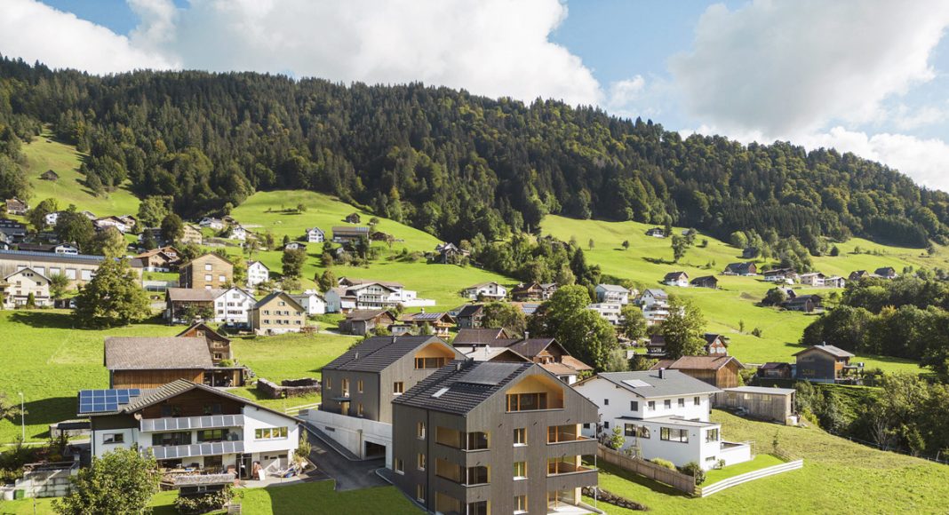 Beispiel für eine gelungene Generalsanierung ist ein Wohngebäude der Alpenländischen in Laterns aus den 70er-Jahren, das nach erfolgter Sanierung mit 962 von 1.000 möglichen Punkten mit dem klimaaktiv Gold Standard ausgezeichnet wurde. Foto: Alpenländische