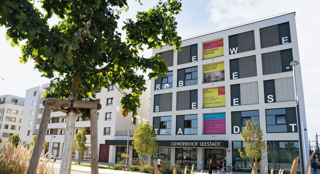 Das 77. Wohnsymposium von WohnenPlus und dem Standard fand im Gewerbehof Seestadt in der Seestadt Aspern statt. Perfekt zum Thema passend: die produktive Stadt. Fotos: Oreste Schaller