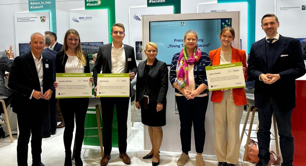 AbsolventInnen der EBZ Business School auf EXPO REAL geehrt