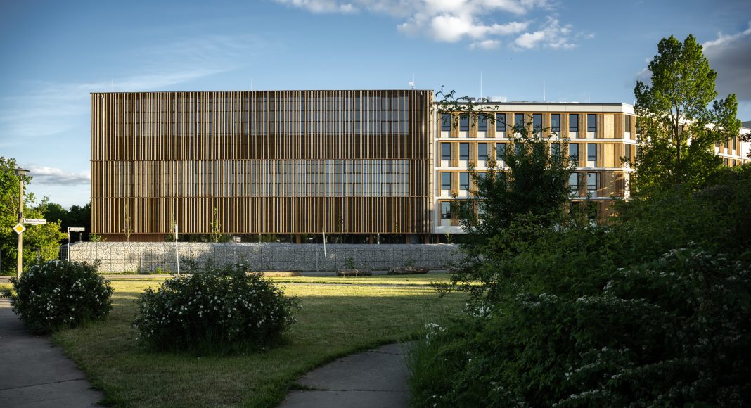 Anforderungen der Versicherer bei hybrider Bauweise mit Holz